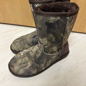 Camo Fuzzy-Lined Winter Boots